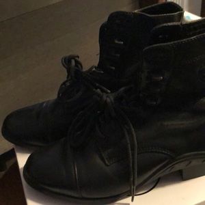 Ladies 7.5 Ariat Riding boots